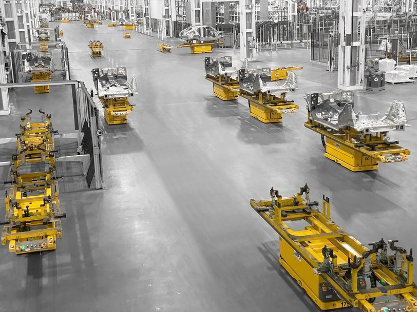 In the body shop of the international automobile premium manufacturer, an automated guided vehicle system makes fully automated production safer and more efficient